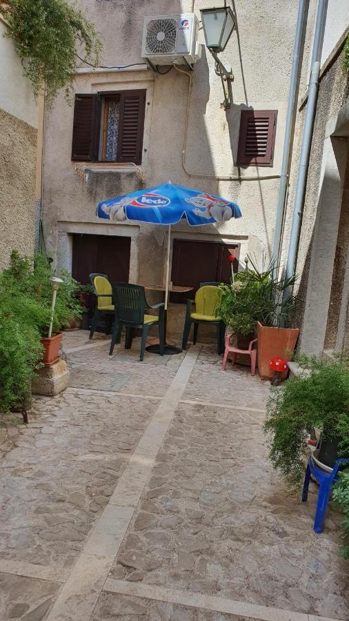 Franceska Apartmani Cres Luaran gambar