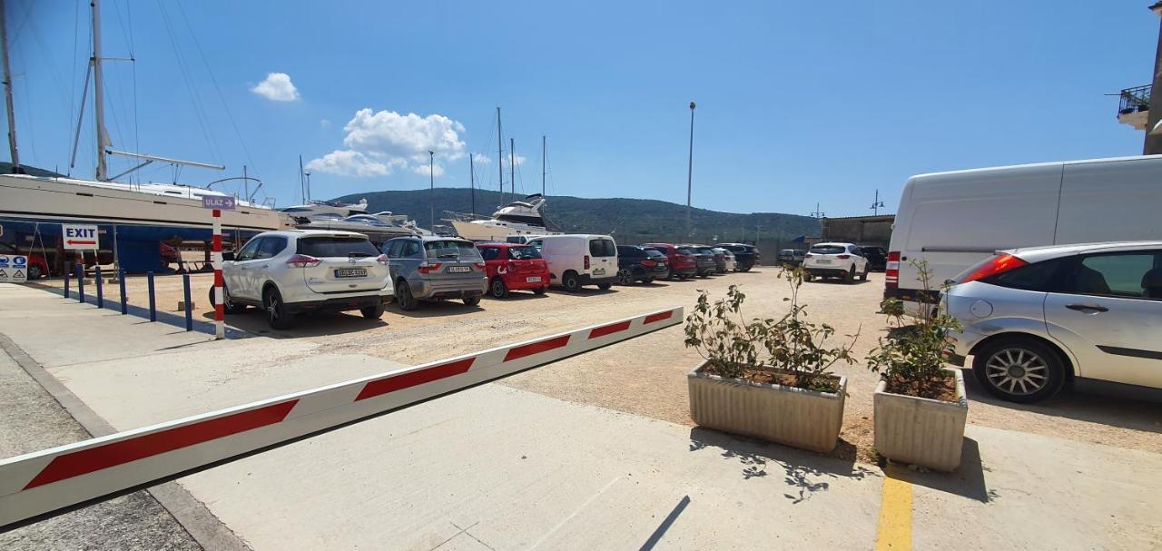 Franceska Apartmani Cres Luaran gambar